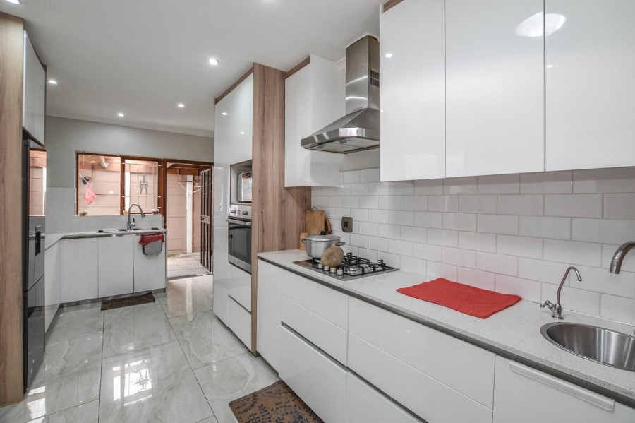 6 Bedroom Property for Sale in De Tijger Western Cape